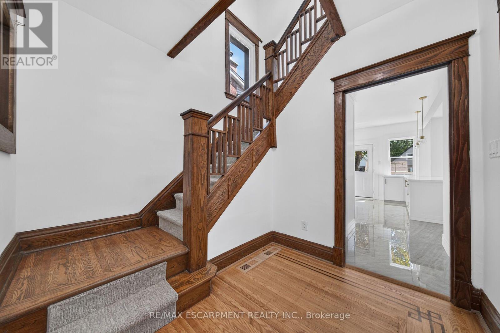229 Park Row S, Hamilton, ON