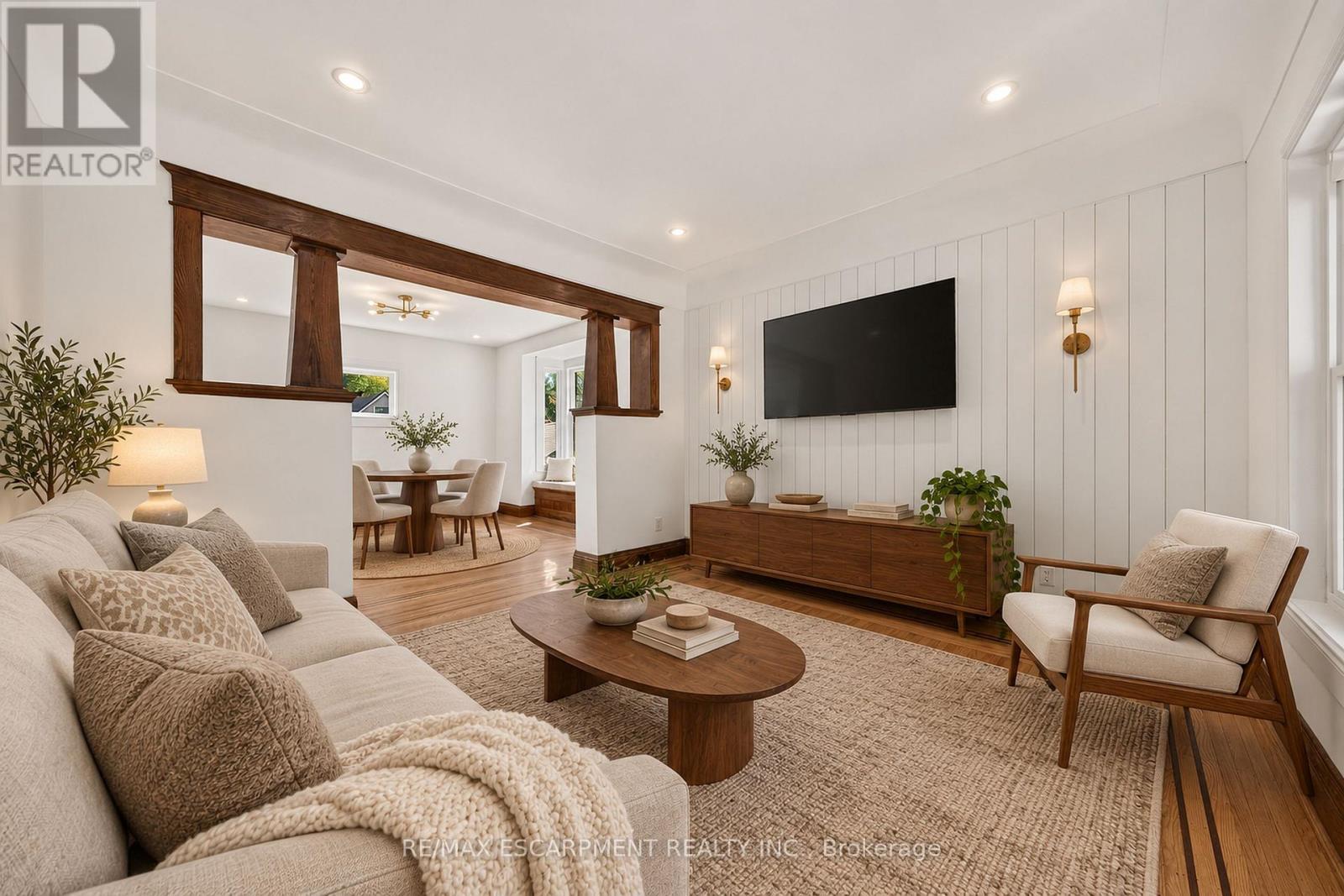 Virtually staged - 229 Park Row S, Hamilton, ON