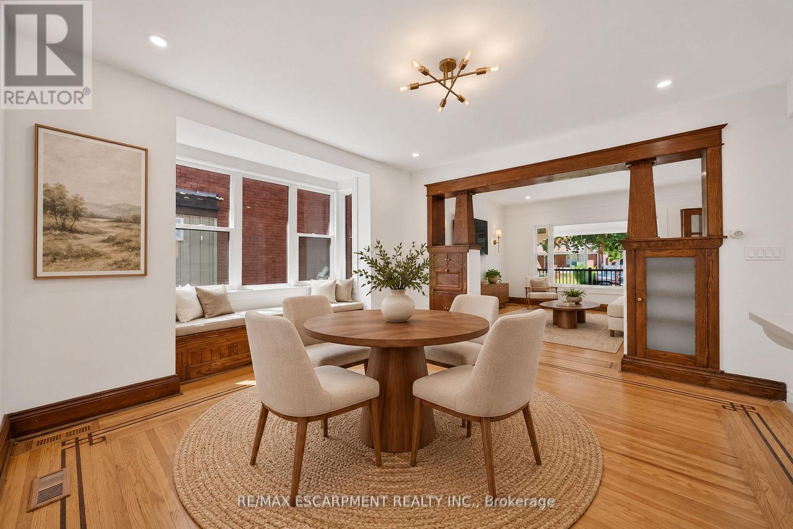 Virtually staged - 229 Park Row S, Hamilton, ON