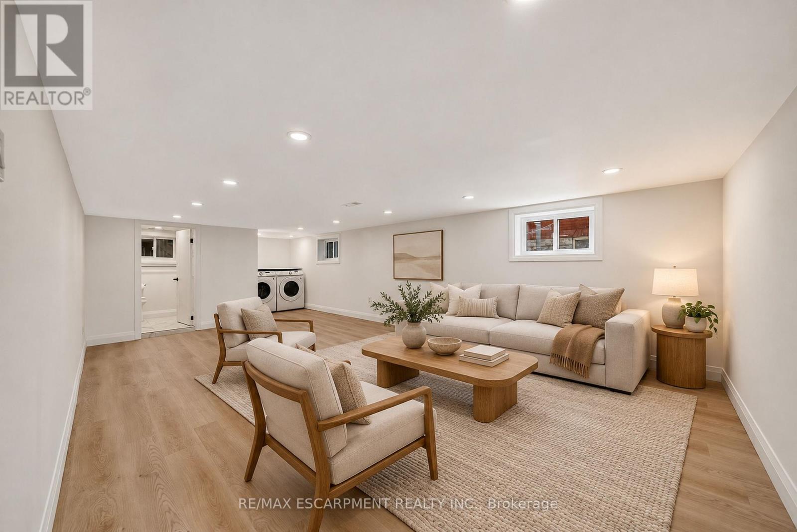 Virtually staged - 229 Park Row S, Hamilton, ON