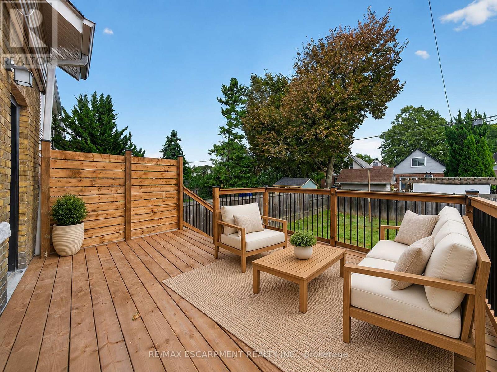 Virtually staged - 229 Park Row S, Hamilton, ON