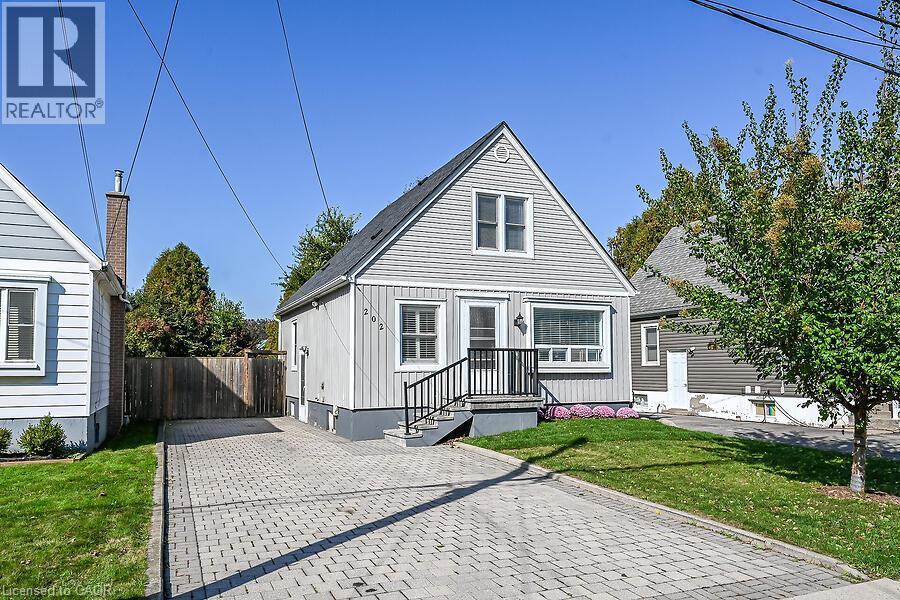 202 East 26Th Street, Hamilton, ON