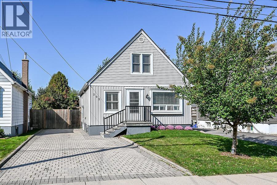 202 East 26Th Street, Hamilton, ON
