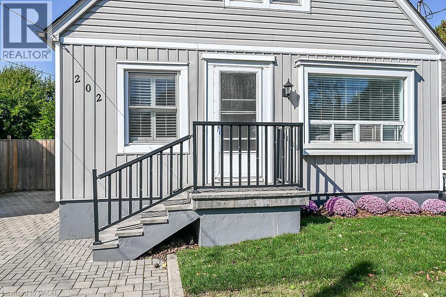 202 East 26Th Street, Hamilton, ON