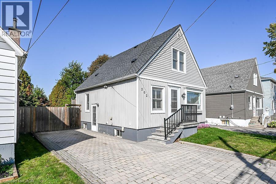 202 East 26Th Street, Hamilton, ON