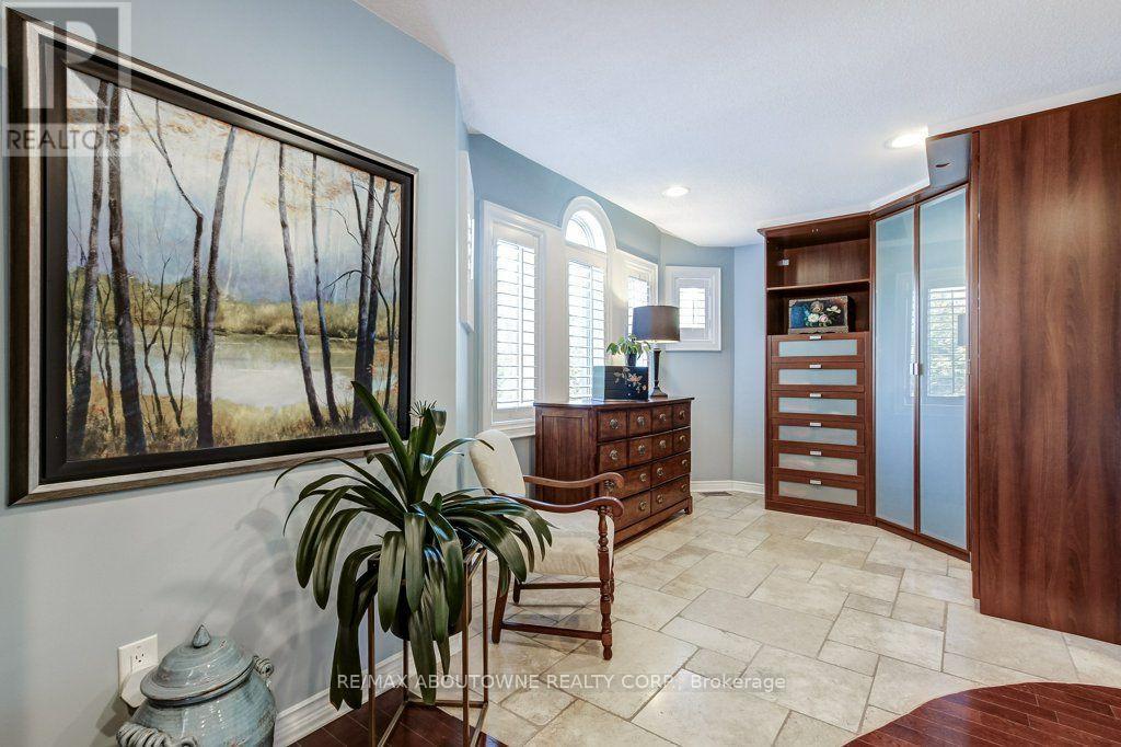 2080 Mckerlie Crescent, Burlington, ON