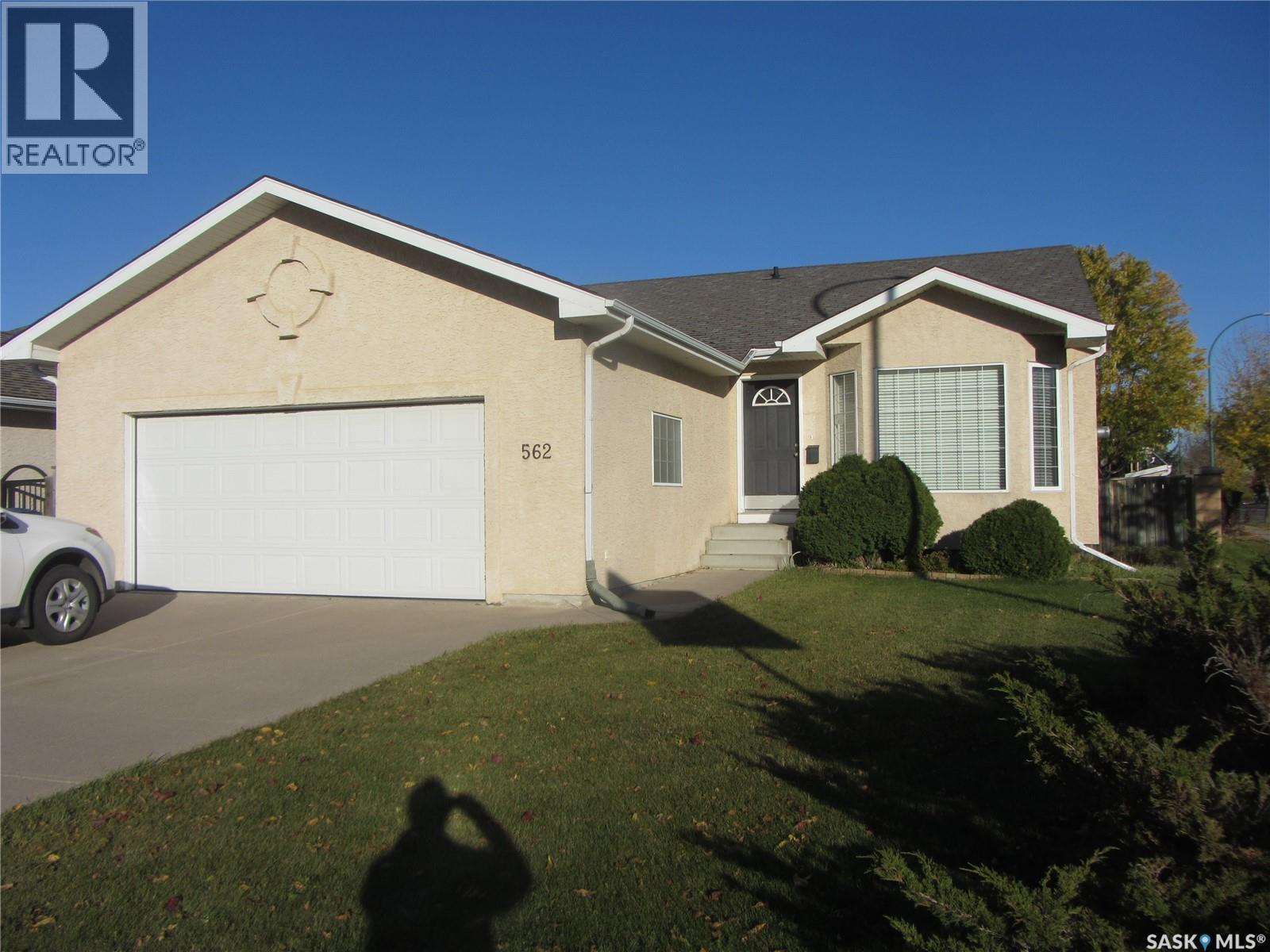 562 Blackburn Crescent, Saskatoon, SK