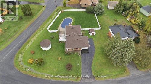106 BURNS AVENUE  Quinte West (Sidney Ward), ON K8N 4Z2