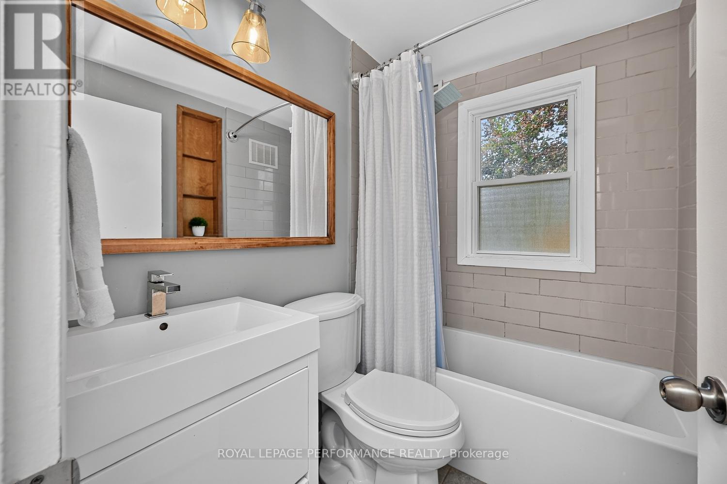 140 Begonia Avenue, Ottawa, ON