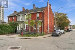 52 CATHCART STREET  Hamilton, ON L8R 1M5