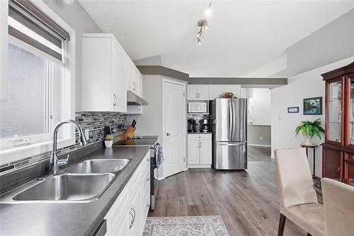 15 Grantsmuir Dr, Winnipeg, MB 