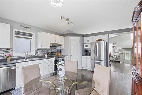 15 Grantsmuir Dr, Winnipeg, MB 