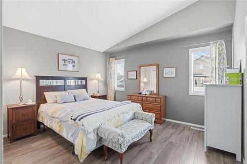 15 Grantsmuir Dr, Winnipeg, MB 