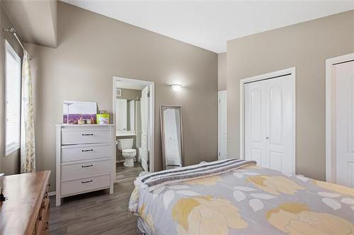 15 Grantsmuir Dr, Winnipeg, MB 