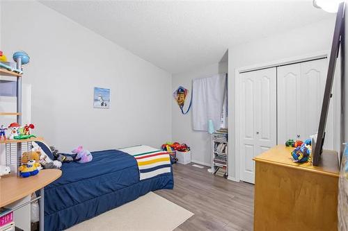 15 Grantsmuir Dr, Winnipeg, MB 