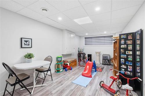 15 Grantsmuir Dr, Winnipeg, MB 