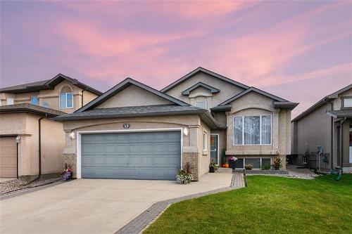15 Grantsmuir Dr, Winnipeg, MB 