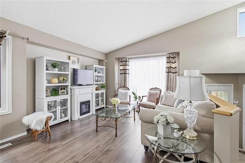 15 Grantsmuir Dr, Winnipeg, MB 