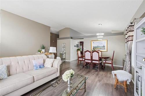 15 Grantsmuir Dr, Winnipeg, MB 