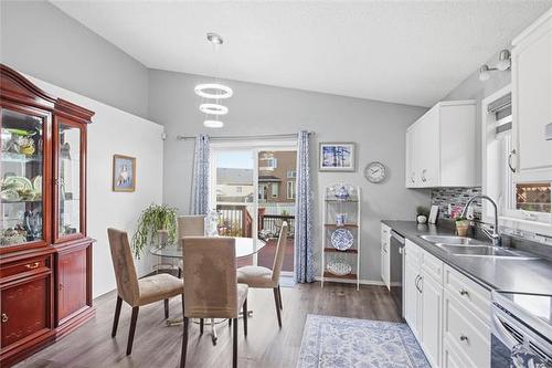 15 Grantsmuir Dr, Winnipeg, MB 