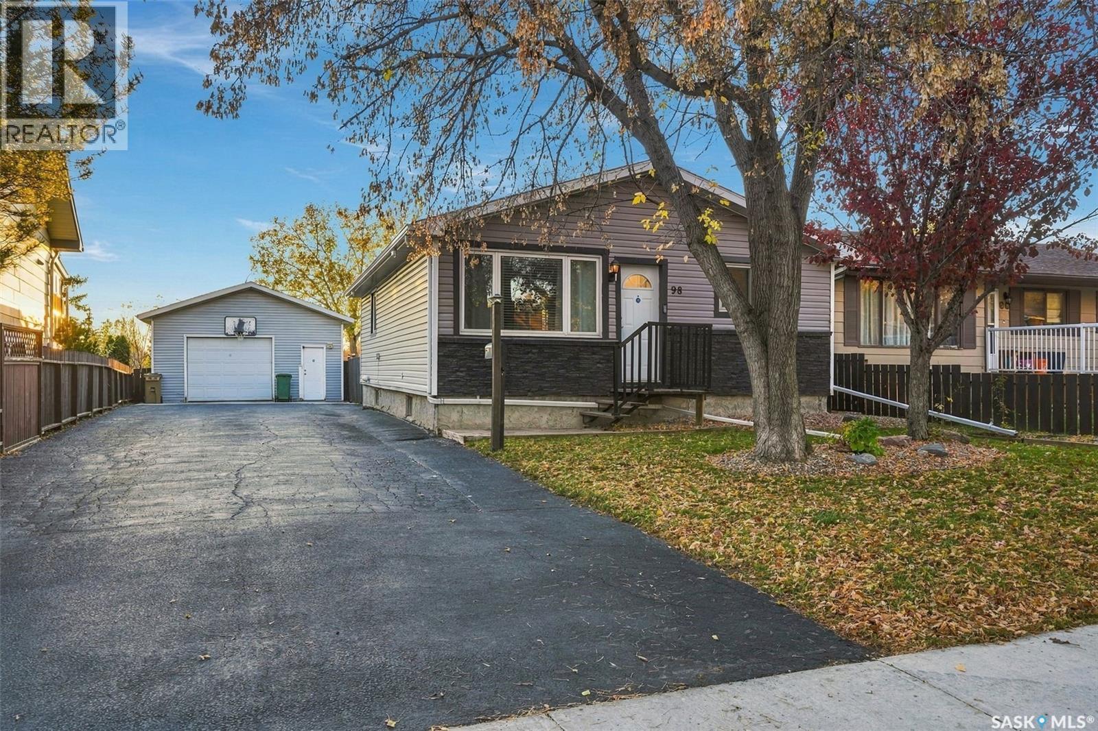 98 Magee Crescent, Regina, SK