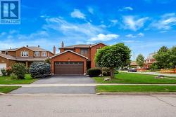 279 HICKORY CIRCLE Oakville, ON L6H 4V3