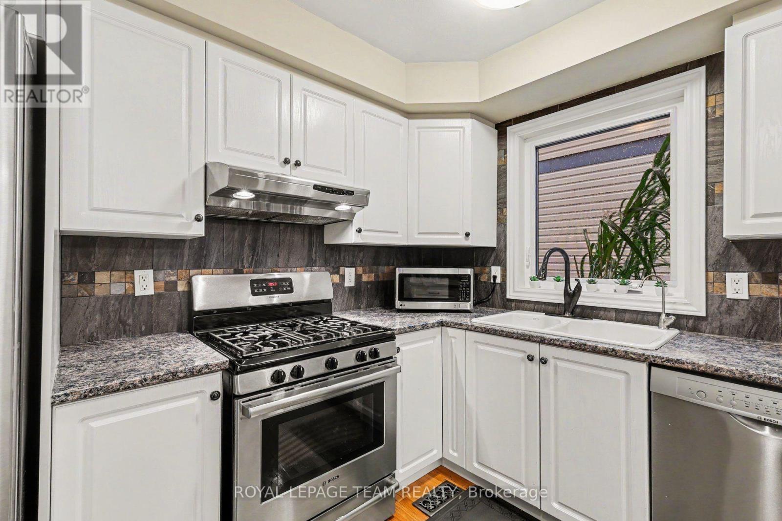 Open Kitchen with ss appliances and island - 4 Degas Court, Ottawa, ON
