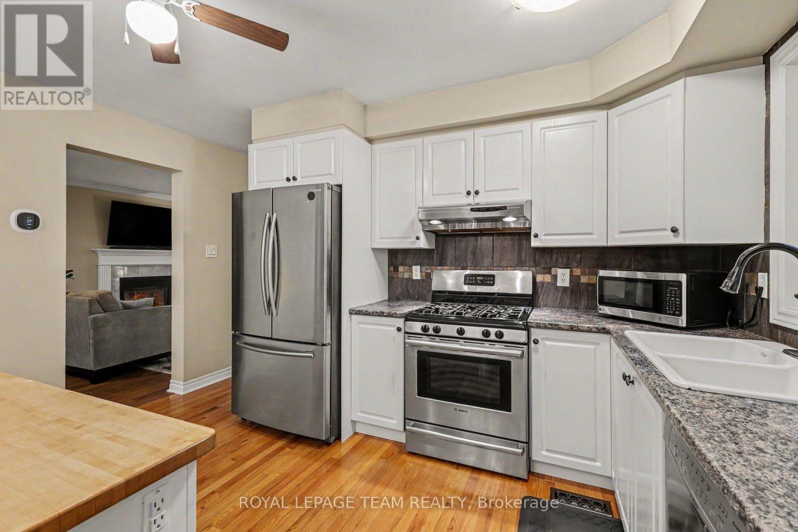 Kitchen with stainless steel appliances - 4 Degas Court, Ottawa, ON