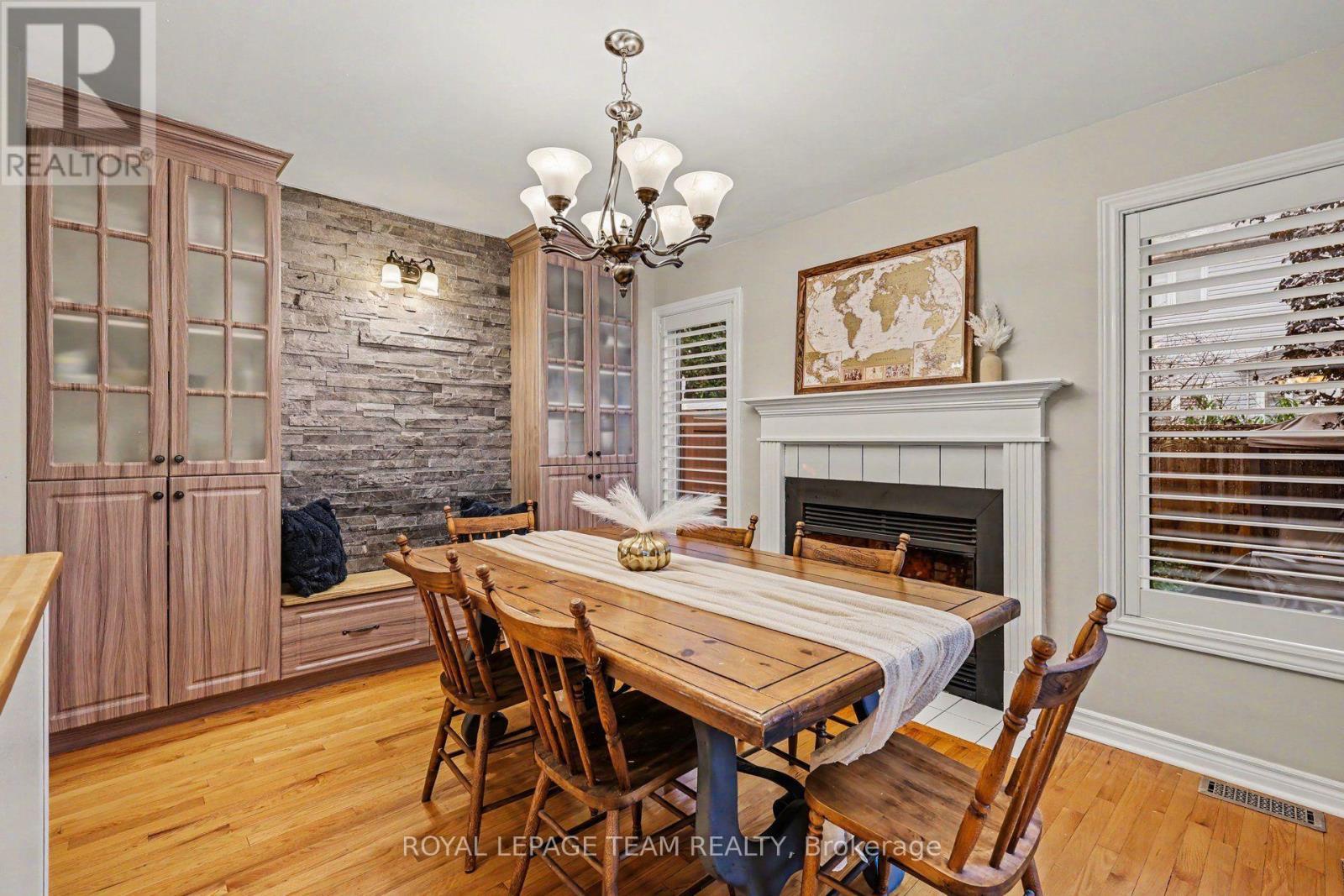 Dining area w/fireplace and stone feature wall - 4 Degas Court, Ottawa, ON