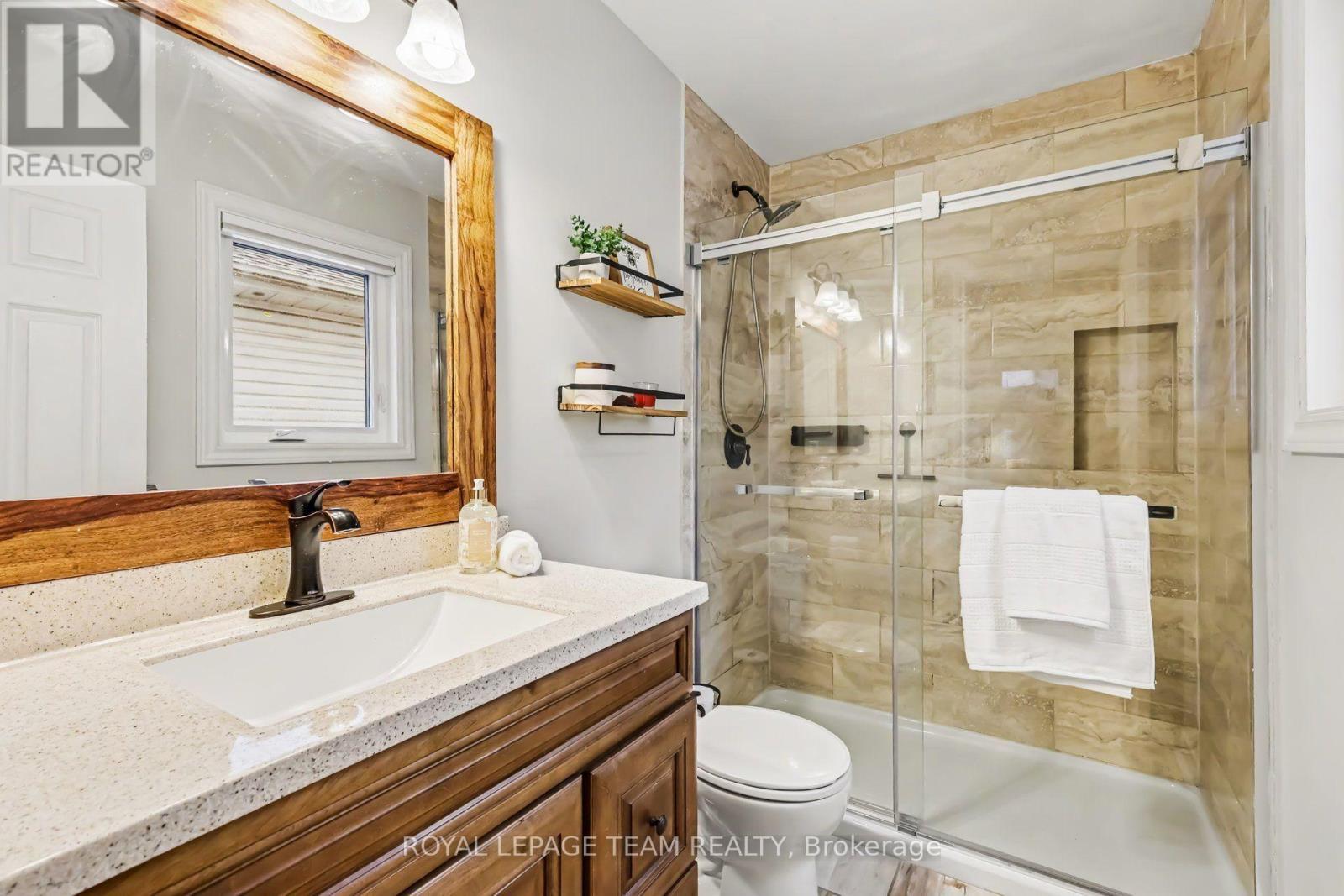 Ensuite bathroom - 4 Degas Court, Ottawa, ON