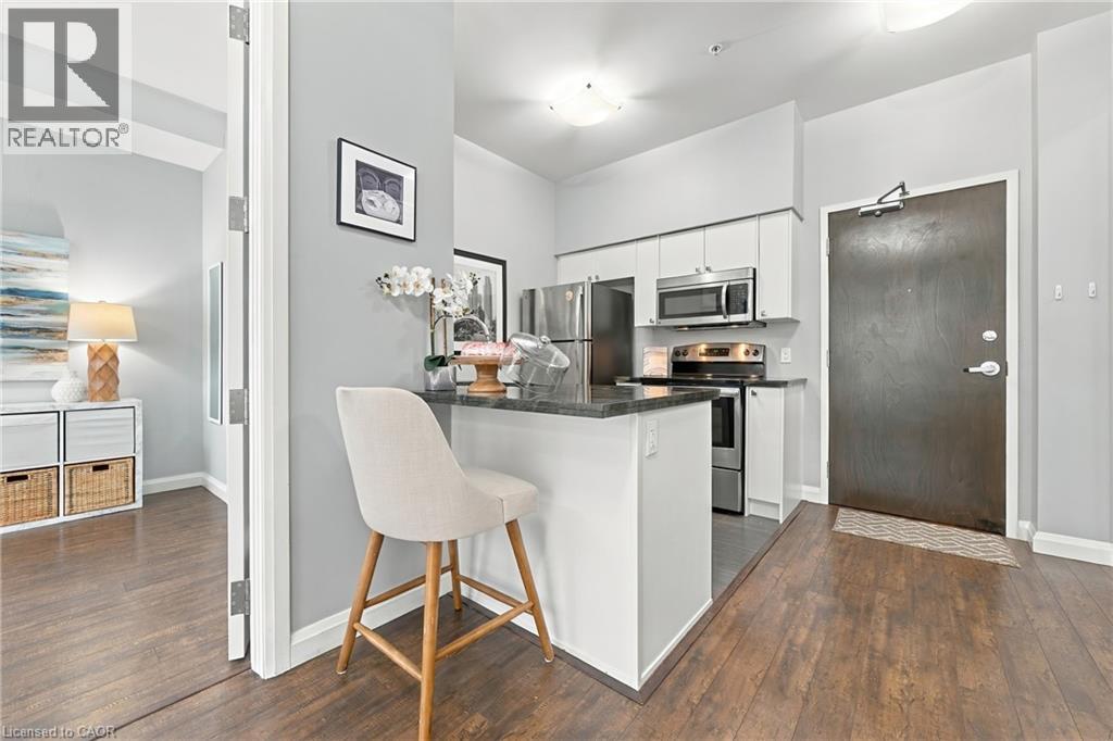 Convenience of a Breakfast Bar - 112 King Street E Unit# 607, Hamilton, ON