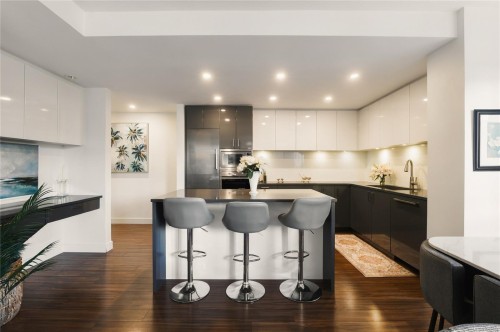 #204-838 Broughton St  Victoria, BC V8W 1E4