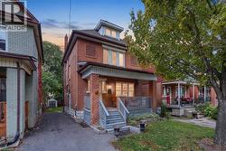 105 BALMORAL Avenue N  Hamilton, ON L8L 7R7