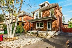 28 NORTH OVAL  Hamilton, ON L8S 3Y6