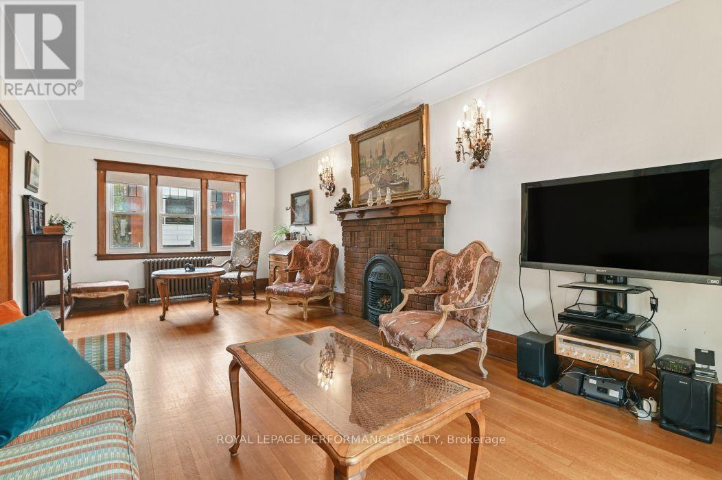 16 Renfrew Avenue, Ottawa, ON
