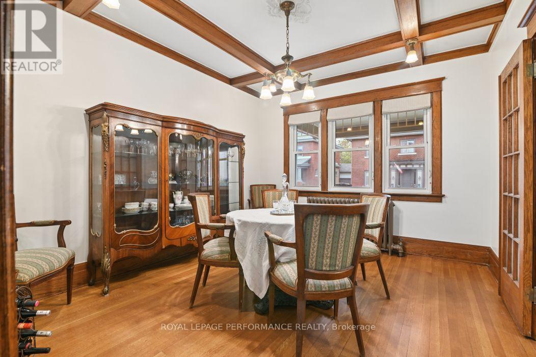 16 Renfrew Avenue, Ottawa, ON