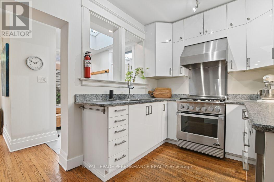 16 Renfrew Avenue, Ottawa, ON