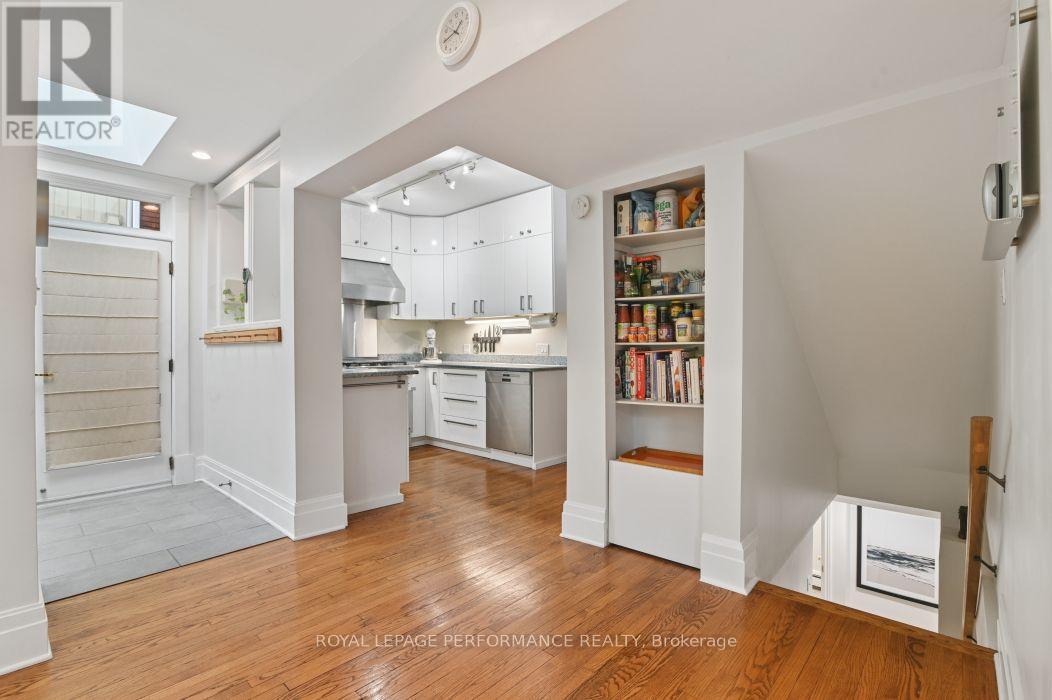 16 Renfrew Avenue, Ottawa, ON