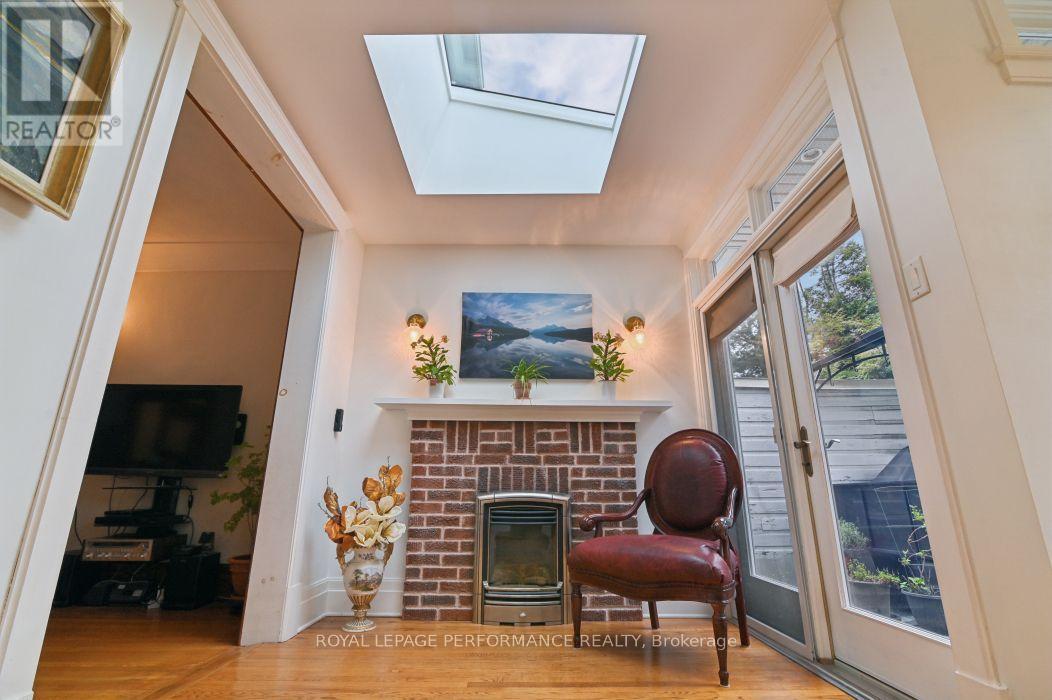 16 Renfrew Avenue, Ottawa, ON