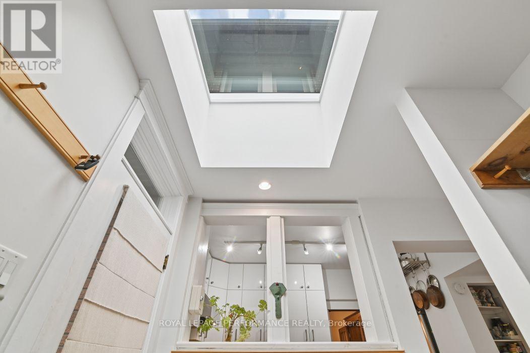 16 Renfrew Avenue, Ottawa, ON