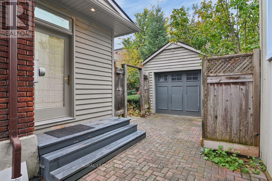 16 Renfrew Avenue, Ottawa, ON