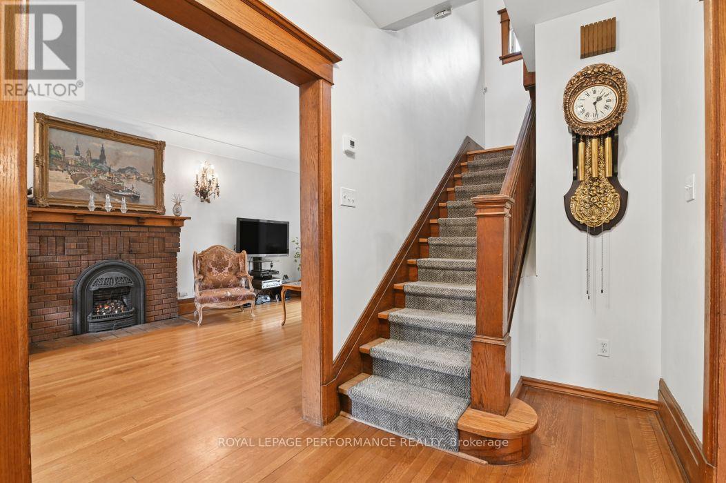 16 Renfrew Avenue, Ottawa, ON