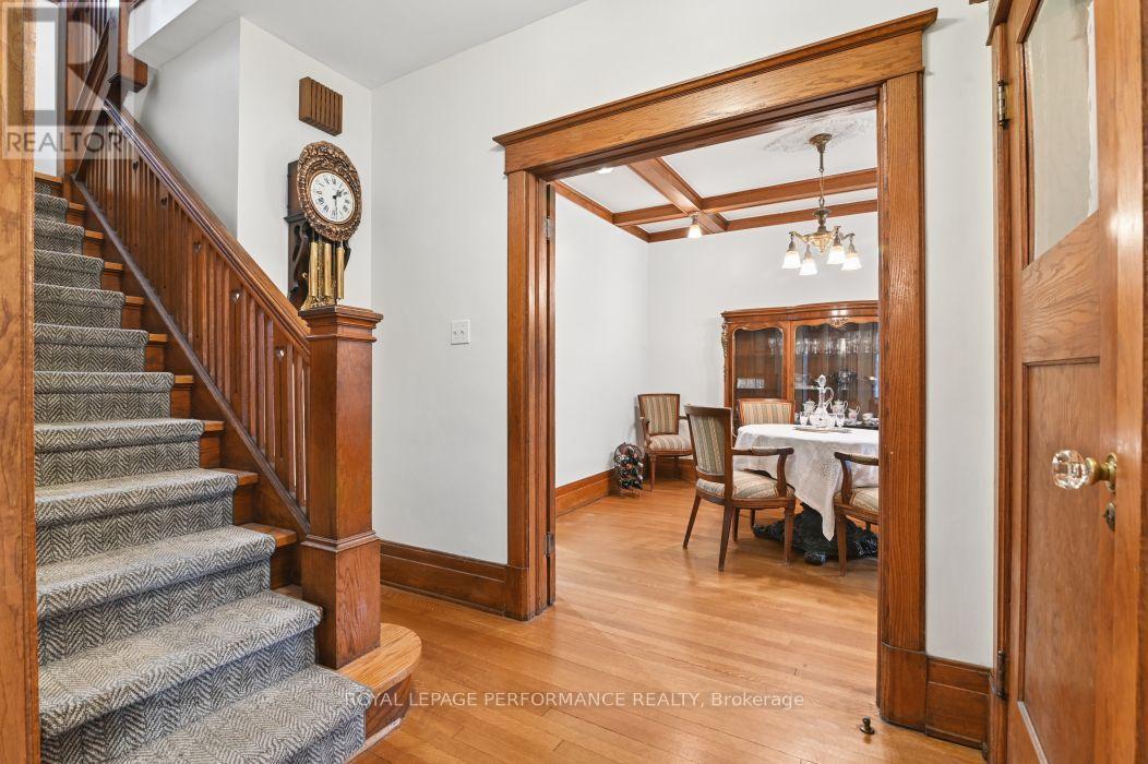 16 Renfrew Avenue, Ottawa, ON