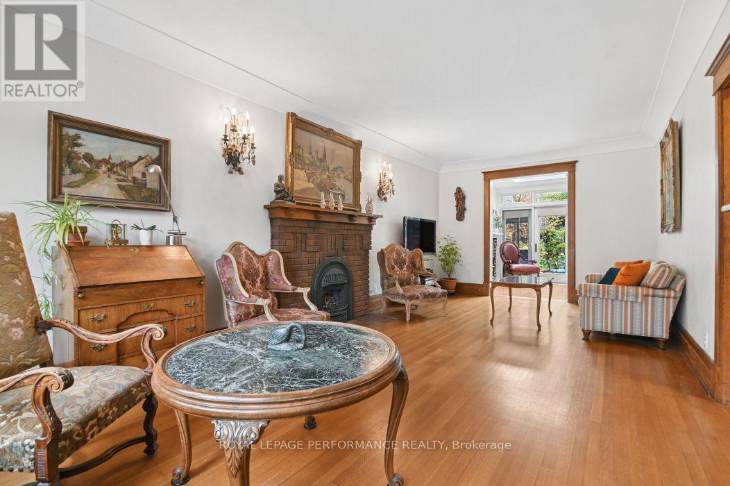 16 Renfrew Avenue, Ottawa, ON
