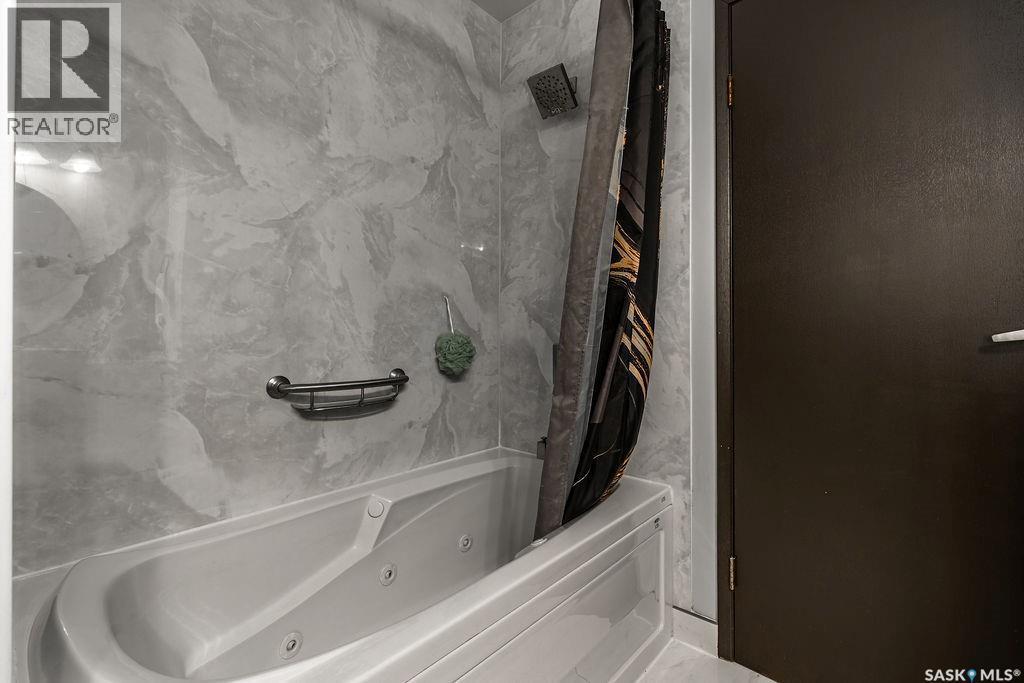 258 Ae Adams Crescent, Saskatoon, SK