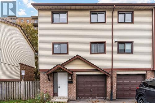 11 - 11 MCCALLUM COURT  Brampton, ON L6W 3M4