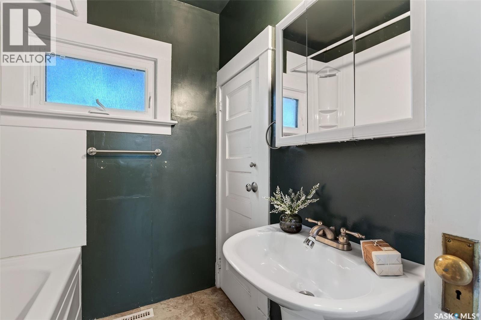 631 7Th Street E, Saskatoon, SK