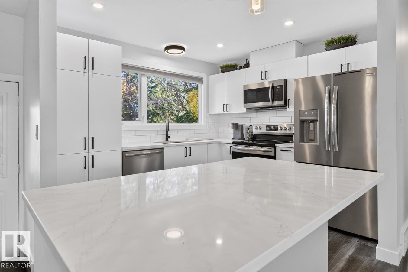 7404 92 Av Nw, Edmonton, AB