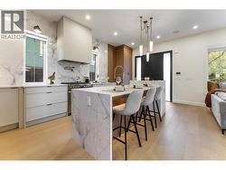 1 2256 E PENDER STREET  Vancouver, BC V5L 1X4