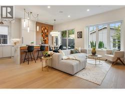 2 2256 E PENDER STREET  Vancouver, BC V5L 1X4